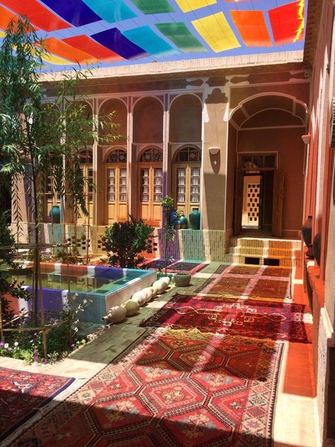 Private Persian courtyard, decorated with antique rugs, ceramics and iconic turquoise fountain. Iranian House, Persian Home, Persian Palace, Islamic Interior Design, Persian Decor, Iran Pictures, Iranian Architecture, Persian Garden, Persian Architecture