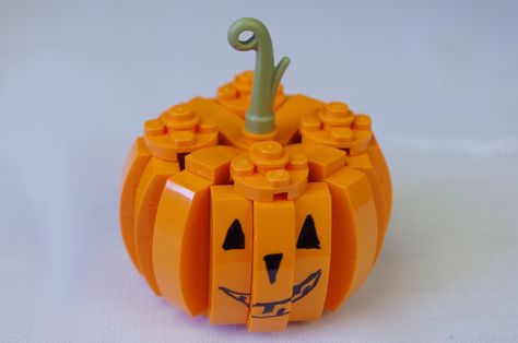 Lego Halloween, Lego Christmas, Lego Projects, Jack O, Jack O Lantern, Trick Or Treat, Lanterns, Lego, Halloween