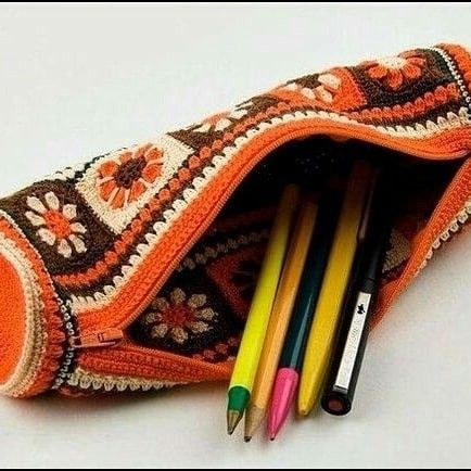 Diy Pencils, Crochet Pencil Case, Crochet Pencil, Crochet Colorful, Crochet Wallet, Boxes Diy, Crochet Case, Cute Pencil, Diy Case