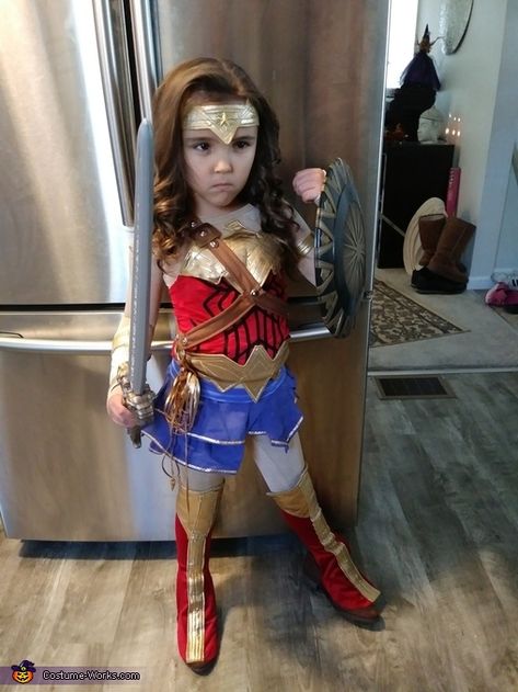 Woman Costume Diy, Wonder Woman Costume Diy, 2017 Halloween Costumes, Holloween Costumes, Girls Fancy Dress, Woman Costume, Homemade Costume, Costume Works, Holloween Costume