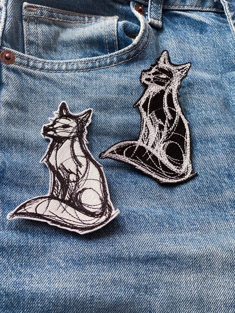 Cool Pins And Patches, Aesthetic Badges, Patches Design, Patches On Clothes, Embroider Ideas, Handmade Patch, Battle Jacket, Pencil Sketches, Iron On Applique