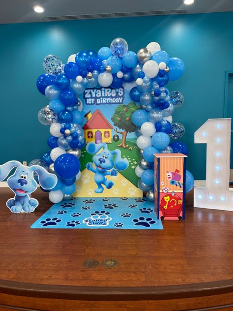 Blue's Clues Balloon decoration Blues Clues Birthday Backdrop, Blues Clues Birthday Party Backdrop, Blues Clues Balloons, Blues Clues Themed Birthday Party, Blues Clues Party Decorations, Blues Clues Balloon Garland, Blues Clues Party Ideas, Blues Clues 2nd Birthday Party Boys, Blues Clues And You Birthday Party