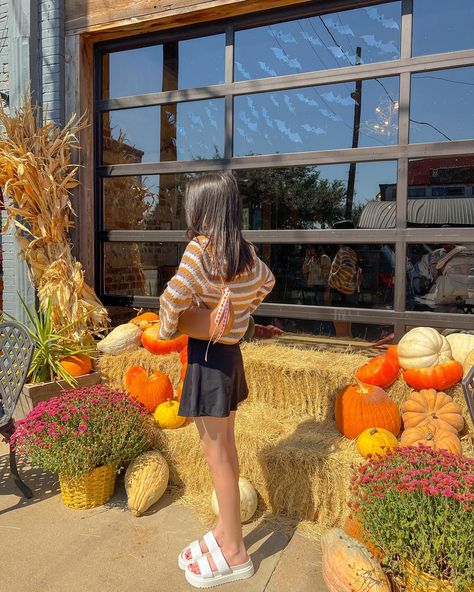 if there’s food trucks i’m in!!!!🫶🏻🍗🎃🍨🍂🦇🍋 @crazywaterfestival #fallaesthetic #fallactivities #fallmood #easyoutfit #pinterestaesthetic #pintereststyle fall outfit inspo, fall outfit ideas, fall food festival, fall aesthetic, pinterest fashion, lifestyle aesthetic, crazy water festival, small town festival Small Town Festival, Aesthetic Crazy, Fashion Lifestyle Aesthetic, Town Festival, Water Festival, Outfit Ideas Fall, Lifestyle Aesthetic, Fall Food, Fall Outfit Ideas