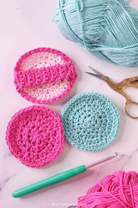 Crochet Face Scrubbies Pattern Free, Diy Crochet Face Scrubbies, Scrubby Yarn Patterns, Scrubby Yarn Crochet Patterns, Scrubby Yarn Crochet, Cotton Yarn Projects, Crochet Face Scrubbies, Scrubbies Crochet Pattern, Easy Beginner Crochet Patterns