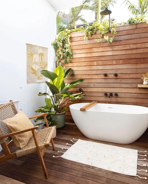 20 Best Rustic Bathroom Design Ideas to Try at Home Ideas Terraza, Outdoor Bathtub, Outdoor Bathroom Design, Open Bathroom, Tropical Bathroom, Outdoor Tub, Outdoor Baths, Outdoor Bath, Bad Inspiration