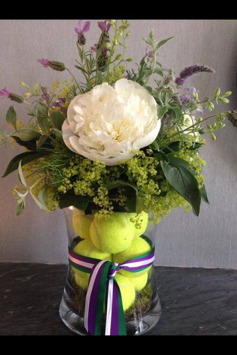 A beautiful flower tennis themed arrangement! Find plenty of Tennis Ideas and Tips here at #lorisgolfshoppe Tennis Ball Crafts, Planning Sport, Tennis Decorations, Golf Centerpieces, Outdoor Ping Pong, Tennis Crafts, Sports Party Centerpieces, Tennis Wedding, Wimbledon Party