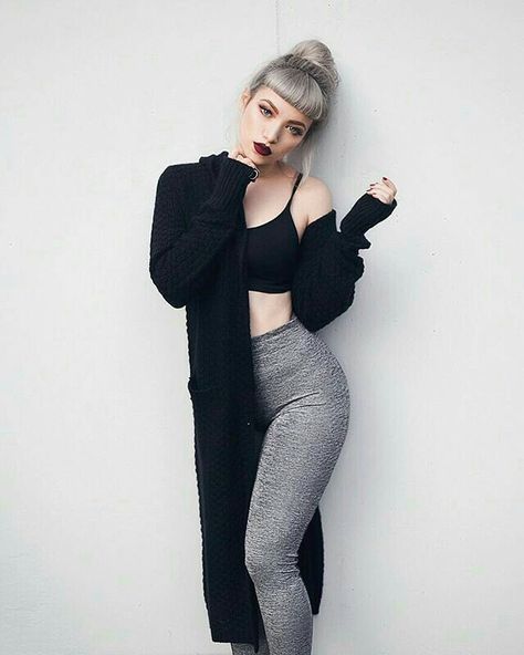 Health Goth Outfits, Health Goth, Casual Goth, Summer Goth, Knit Cardi, Sport Outfit Woman, Looks Black, Mode Inspo, Goth Outfits