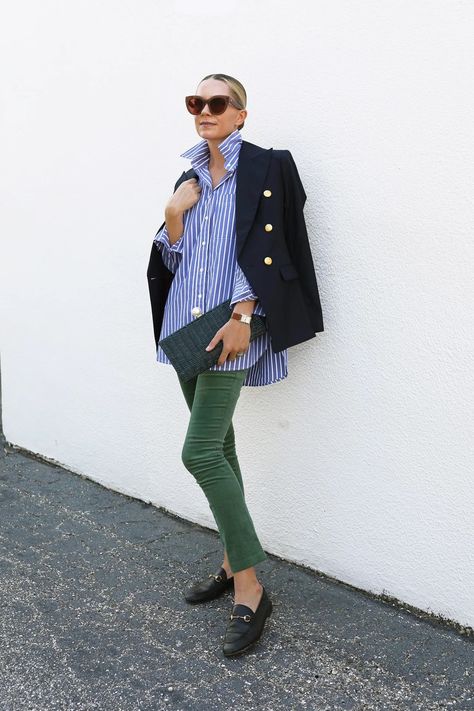 preppy green pants Green Pants Outfit Work, Striped Top Outfit, Green Top Outfit, Preppy Green, Green Pants Outfit, Blair Eadie, Polished Casual, All White Outfit, Fashion Sites