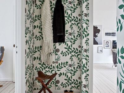 greenery wallpaper - leaf wallpaper Secret Garden Wallpaper, Wallpapered Entryway, Wallpaper Hallway, Minimalist Entryway, Koti Diy, Minimalist Dekor, Hallway Wallpaper, Interior Boho, Cole And Son Wallpaper