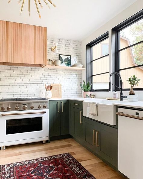 interior decor trends 2020, farmhouse kitchen, kitchen decor,  color kitchen cabinets #kitchen#decor #interior #farmhouse Interior Minimalista, Green Cabinets, Kitchen Cabinet Colors, Green Kitchen, Kitchen Colors, Rustic Kitchen, Home Decor Tips, Home Decor Kitchen, White Kitchen