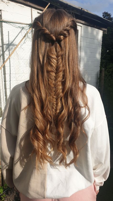 Scottish Hair Color, Medevil Hairstyles Simple, Scottish Braids, Marlena Aesthetic, Braided Long Hairstyles, Scottish Hair, Set Hairstyles, Elven Hairstyles, Musical Hair