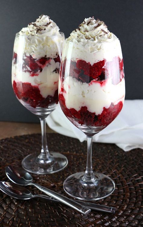 Boozy Red Velvet Trifles... booze, whipped cream, cake... 'nuff said. Valentine’s Day Desserts For Two, Valentine Bakes, Valentines Day Dinner Ideas, Valentines Day Dessert Ideas, Valentine Dessert Ideas, Vday Dinner, Galentines Picnic, Red Velvet Trifle, Chef Bae