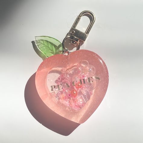 Cute Resin Keychain, Resin Kpop Charms, Aesthetic Resin Keychain, Cute Resin Keychain Ideas, Spring Resin Ideas, Kpop Resin Keychain, Resin Charm Ideas, Resin Shaker Ideas, Resin Shaker Charm