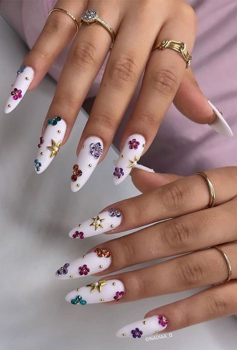 Floral Rhinestone Nails, Flower Jewel Nails, Jewel Flower Nails, Gem Covered Nails, Spring Nails With Gems, Spring Nails With Charms, Flower Gem Nail Designs, Diamond Flower Nails, Colorful Gem Nails