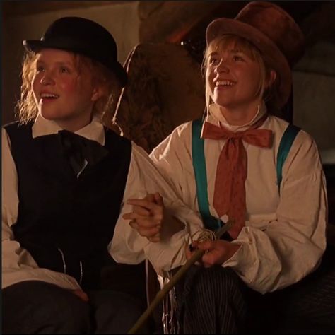 Amy And Beth March, Beth March Aesthetic, Beth Little Women, Amy March Aesthetic, Amy Little Women, Jo And Laurie, Little Women Costumes, Sisters Aesthetic, Beth March