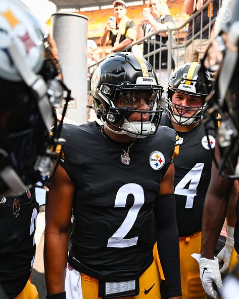 Pittsburgh Steelers | Defend our house 🔒 | Instagram Nfl Football Pictures, Justin Fields, Go Steelers, Pittsburgh Steelers Football, Steeler Nation, Steelers Football, Football Pictures, Our House, Pittsburgh Steelers