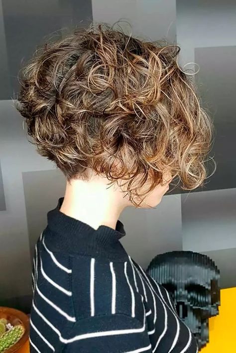 Shag Mullet, Trending In 2023, Style Short Hair, Balayage Short, Cool Short Hairstyles, Short Hair Trends, Short Curly Haircuts, Short Haircuts For Women, Hair Balayage