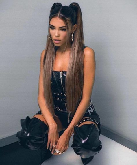 Two Ponytail Hairstyles, Estilo Madison Beer, Madison Beer Style, Madison Beer Outfits, Beer Outfit, Chique Outfits, Foto Poses, Baddie Hairstyles, Madison Beer