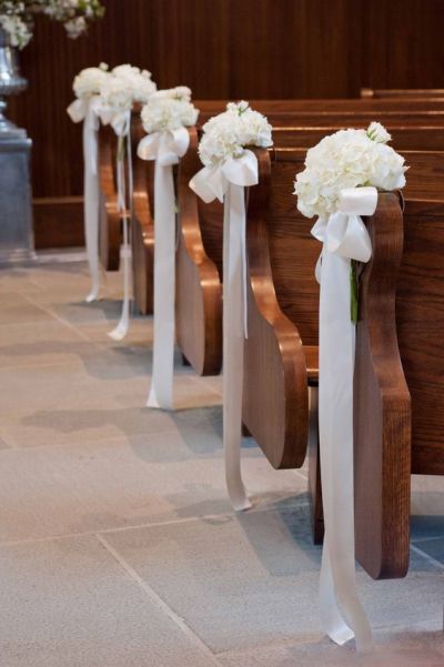 Flowers made out of tissue paper - Aisle Decoration Ideas Church Pew Wedding, Church Pew Decorations, Wedding Pew Decorations, Church Aisle Decorations, Wedding Church Aisle, Church Aisle, Wedding Church Decor, Pew Decorations, Wedding Pews