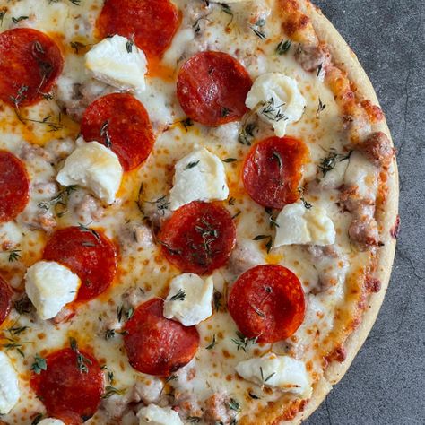 Hot Honey, Ricotta & Pepperoni Pizza Recipe | Home Run Inn Pizza Hot Honey Pepperoni Pizza, Honey Pepperoni Pizza, Home Run Inn Pizza, Homemade Frozen Pizza, Easy Naan Recipe, Grilled Italian Sausage, Honey Pizza, Pulled Pork Pizza, Pizza Recipes Pepperoni