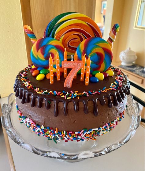 Chocolate Birthday Party Ideas, Chocolate Birthday Party Theme, Chocolate Birthday Theme, Wonka Cake Ideas, Chocolate Party Decorations, Chocolate Themed Birthday Party, Wonka Birthday Party Ideas, Willy Wonka Cake, Wonka Cake