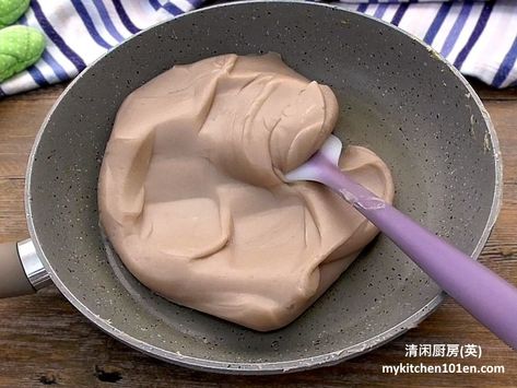 Taro Paste Filling for Mooncake | MyKitchen101en.com Taro Filling Recipe, Taro Paste, Taro Recipes, Mooncake Recipe, Cake Festival, Vietnamese Dessert, Asian Sweets, Moon Cakes, Japanese Cheesecake