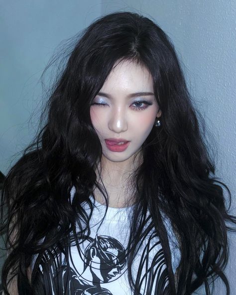 Ningning Makeup, Concert Makeup, Whiplash, Without Makeup, Makeup Inspo, Makeup Routine, Instagram Update, Hair Tutorial, Makeup Tips