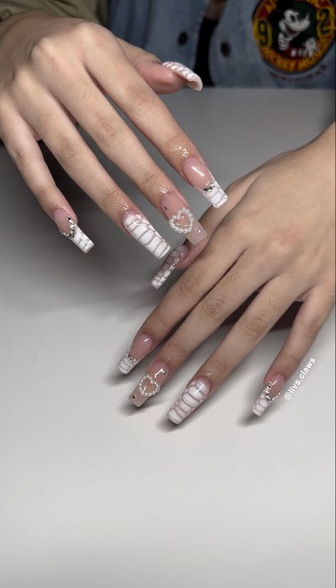 Clear Croc Nails, Crocodile Skin Nails, White Long French Tip Nails With Design, Crocodile Print Nails Acrylic, White Alligator Nails, Crocodile Print French Tip Nails, Crocodile Tip Nails, White Croc Print Acrylic Nails, Crocodile Nail Design White