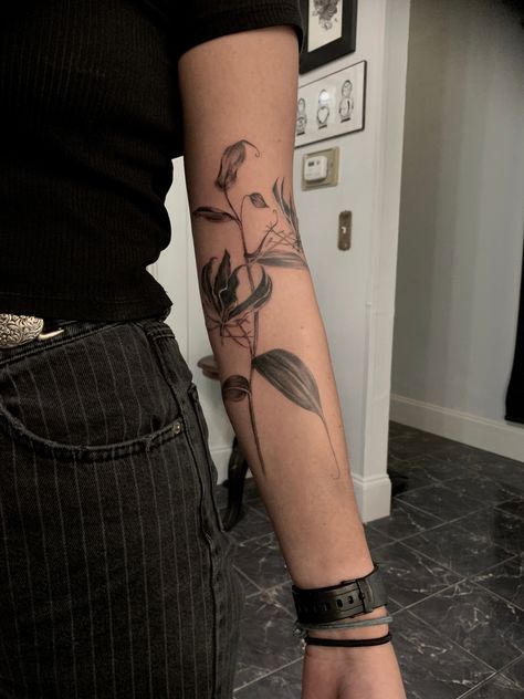 Flower Shadow Tattoo, Gloriosa Lily Tattoo, Japanese Lily Tattoo, Flame Lily Tattoo, Fire Flower Tattoo, Fire Lily Tattoo, Arm Flower Tattoo, Fire Lily, Shadow Tattoo