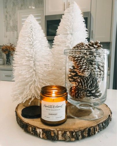 Jul Diy, Christmas Decorations Apartment, Christmas Apartment, Glam Christmas, Christmas Decor Inspiration, Simple Christmas Decor, White Christmas Trees, Minimalist Christmas, Christmas Room