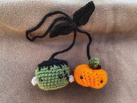 There is no reason your car cant also be decorated for the prettiest holiday of the year. #crochet #crochethalloween #halloweencrochet #crochetdesign Crochet Halloween Car Decor, Crotchet Gifts, Witchy Crochet, Car Crochet, Crochet Patterns Free Beginner, Crochet Car, Crochet Halloween, Crochet Crop Top Pattern, Car Hangers