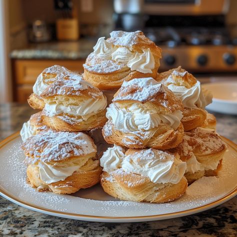 Sweet Burger Dessert, Persian Cream Puffs, Japanese Cream Puff, Cream Puff Flavors, Chocolate Cream Puffs, Creme Puffs, Homemade Cream Puffs, Making Cream, Christmas Sweets Recipes