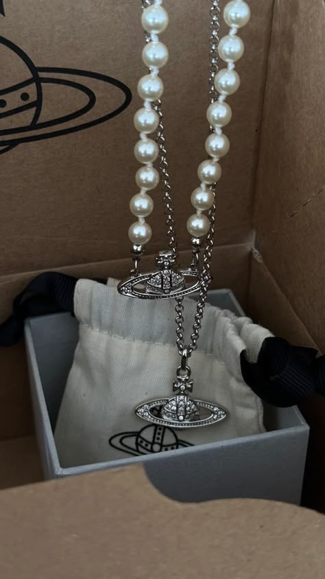 #viviennewestwood #necklace #pearlnecklace #pearl #aesthetic Westwood Pearl Necklace, Vivienne Westwood Pearl Necklace, Pearl Necklace Aesthetic, Westwood Necklace, Female Necklace, Vivienne Westwood Jewellery, Dope Jewelry Accessories, Classy Jewelry, Jewelry Lookbook