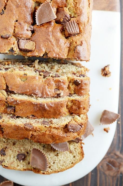 Cup Banana Bread, Peanut Butter Banana Bread Recipe, Irish Cream Cake, Super Moist Banana Bread, Butter Banana Bread, Peanut Butter Banana Bread, Dump Cakes, Reeses Cups, Moist Banana Bread