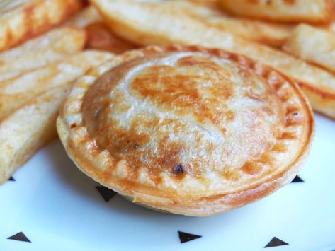 Pie Maker Recipe – Cheeseburger Pies | The Annoyed Thyroid Aussie Meat Pie, Breville Pie Maker, Australian Meat Pie, Mini Pie Maker, Pie Homemade, Mini Pie Recipes, Dash Recipe, Meat Pie Recipe, Cheeseburger Pie