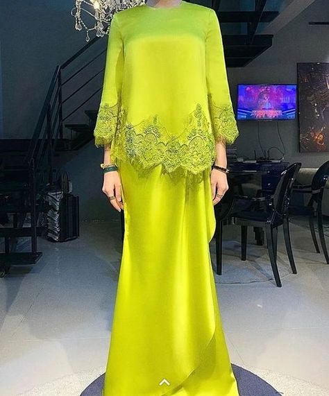 Baju Kurung Moden Style, Raya Design, Beautiful Gown Designs, Kurung Pahang, Kurung Modern, Eid Fashion, Baju Kahwin, Kota Bharu, Lace Dress Design