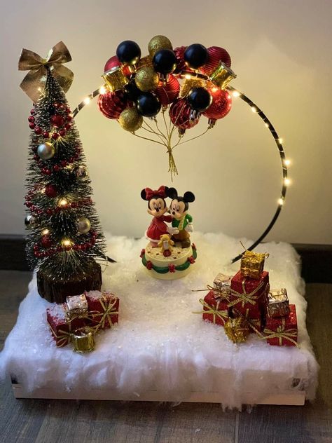 Disney Christmas Crafts, Easy Diy Christmas Decorations, Fancy Christmas Ornaments, Disney Christmas Decorations, Disney Diy Crafts, Christmas Centers, Minnie Mouse Christmas, Christmas Memes, Fun Christmas Decorations