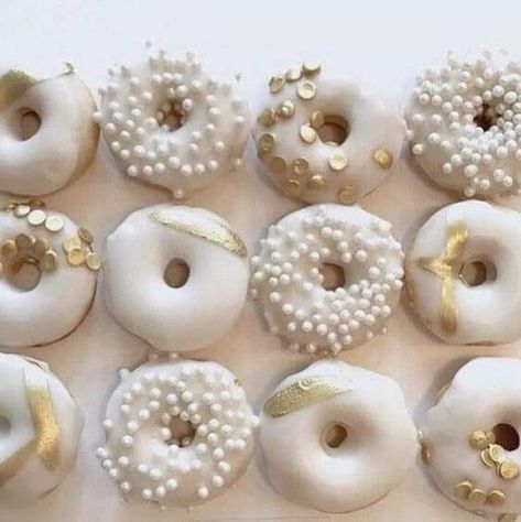 Doughnut Table Wedding, Fancy Donuts Wedding, Pearl Wedding Shower Ideas, White Snacks For Party, Neutral Birthday Decorations, Pearls And Prosecco Theme, Communion Dessert Table, All White Birthday Party, Pearl Themed Wedding