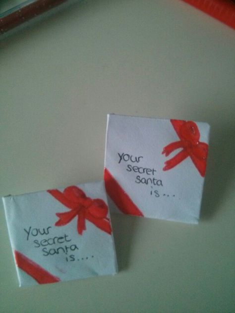 Things To Get For Secret Santa, Secret Santa With Friends, Secret Santa Party Ideas, Secret Santa Aesthetic, Secret Santa Card Ideas, Christmas Hangout, Secert Santa, Secret Santa List, Secret Santa Party