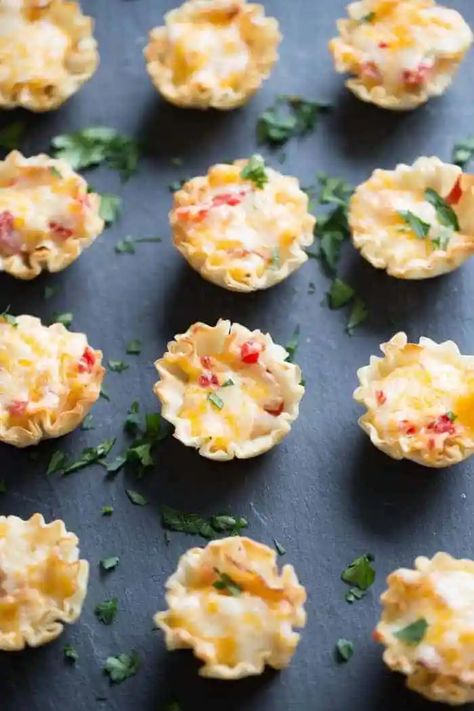 Homemade pimento cheese tucked inside little fillo cups! Perfect little finger foods! Pimento Cheese Dip Recipe, Classy Appetizers, Caprese Bites, Homemade Pimento Cheese, Brunch Appetizers, Pimento Cheese Recipes, Vegetable Quiche, Phyllo Cups, Mini Quiche