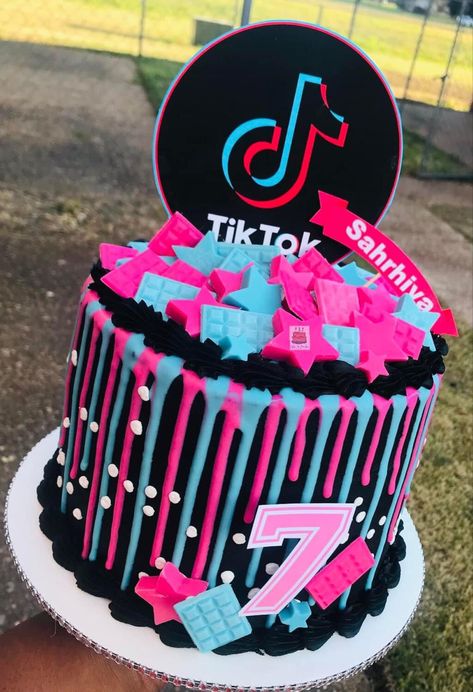 Tik Tok Theme Cake, Tiktok Cakes Ideas, Tik Tok Birthday Cake Ideas, Tiktok Birthday Cake Ideas, Tiktok Theme Birthday Party, Tiktok Theme Cake, Tiktok Cake Ideas, Tiktok Cake Design, Tik Tok Birthday Cake