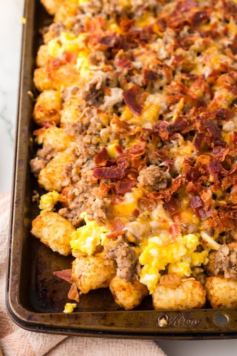 Breakfast Totchos Breakfast Totchos, Copycat Recipes Desserts, Tater Tot Nachos, Breakfast Nachos, 30 Min Meals, Tater Tot Breakfast, Crockpot Casserole, Breakfast Potatoes, Tater Tots