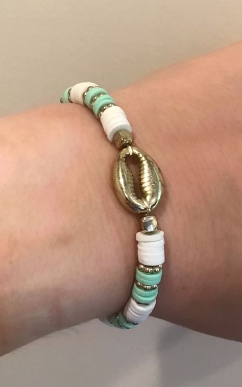 Shell Clay Bead Bracelet, Ideas Pulseras, Cowrie Shell Bracelet, Clay Bracelets, Preppy Bracelets, Bracelet Inspiration, Clay Bead Bracelet, Foot Bracelet, Clay Bracelet