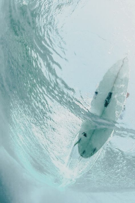 Surf Computer Wallpaper, Coastal Iphone Background, Surfer Homescreen, Blue Surf Aesthetic, White Astethic Wallpapers, Surfer Aesthetic Wallpaper, Surfer Astethic, Coastal Widgets, Surfer Aesthetic