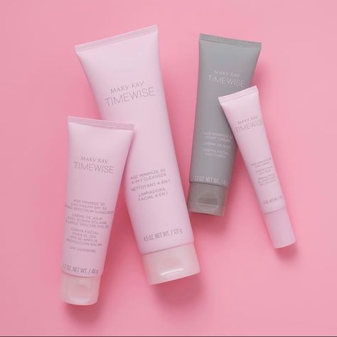 🌟TimeWise Miracle Set 3D: a three-dimensional approach for younger-looking skin. https://www.marykay.co.uk/iofoegbu/en-gb/products/skincare/collection/timewise/timewise-miracle-set-3d-normaldry-301071 Kosmetyki Mary Kay, Facial Skin Care Products, Timewise Miracle Set, Skin Care Cosmetics, Skincare Collection, Mary Kay Timewise, Mary Kay Business, Best Anti Aging, Younger Looking Skin