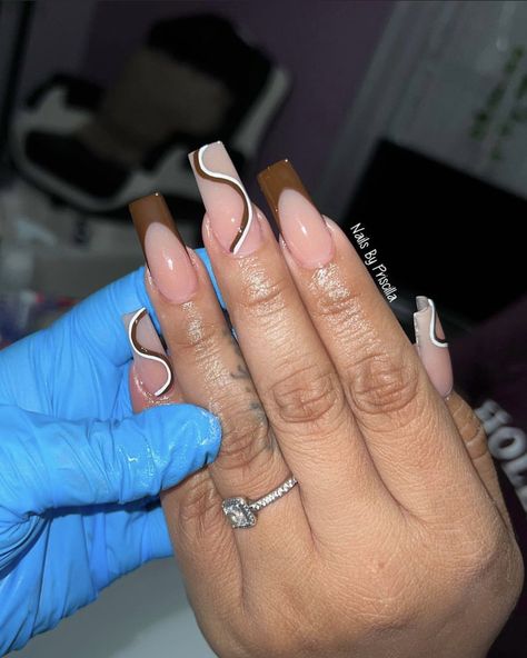 French Tip Nails Accent Nail, Brown White Nails, Nail Designs And Colors, Brown Nail Art, Nyc Nails, Brown Nail, Brown Nails Design, Long Stiletto Nails, Golden Nails