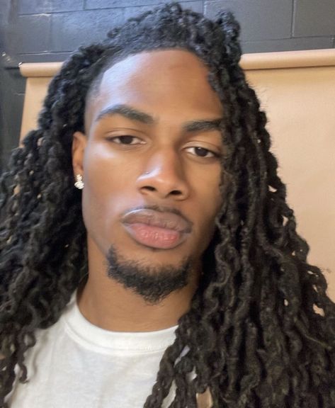 Long Dreads, Cute Dreads, Dreadlock Hairstyles For Men, Dark Skin Boys, Dark Skin Men, Black Men Hairstyles, Cute Black Guys, Dread Hairstyles, Dreadlock Hairstyles