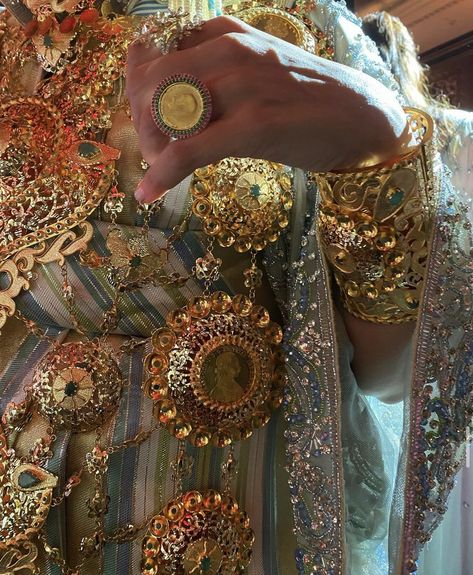 Libyan Aesthetic, Libyan Clothing, Jasmine Aesthetic, Libyan Culture, Middle Eastern Jewelry, South Asian Aesthetic, Aesthetic Disney, Desi Love, Henna Night