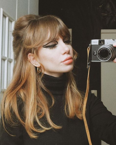 Disco Hair, 60s Hair, Good Hair Day, Hair Inspo Color, Aesthetic Hair, Hairstyles Haircuts, Hair Dos, Hair Day, Hairstyles With Bangs