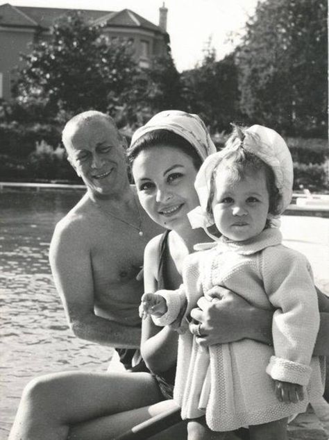 Patricia as a child with her parents Aldo and Bruna in 1965... Gucci Portrait, Gucci Family, Aldo Gucci, Lake Como Villas, House Of Gucci, Western Outfits Men, Living In England, Alternative Lifestyle, Guccio Gucci